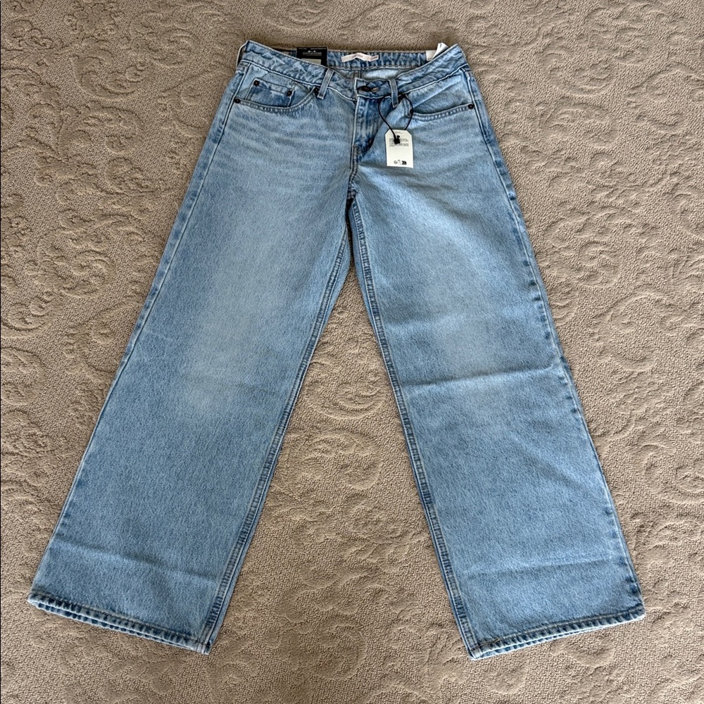 Levi’s low loose jeans NWT